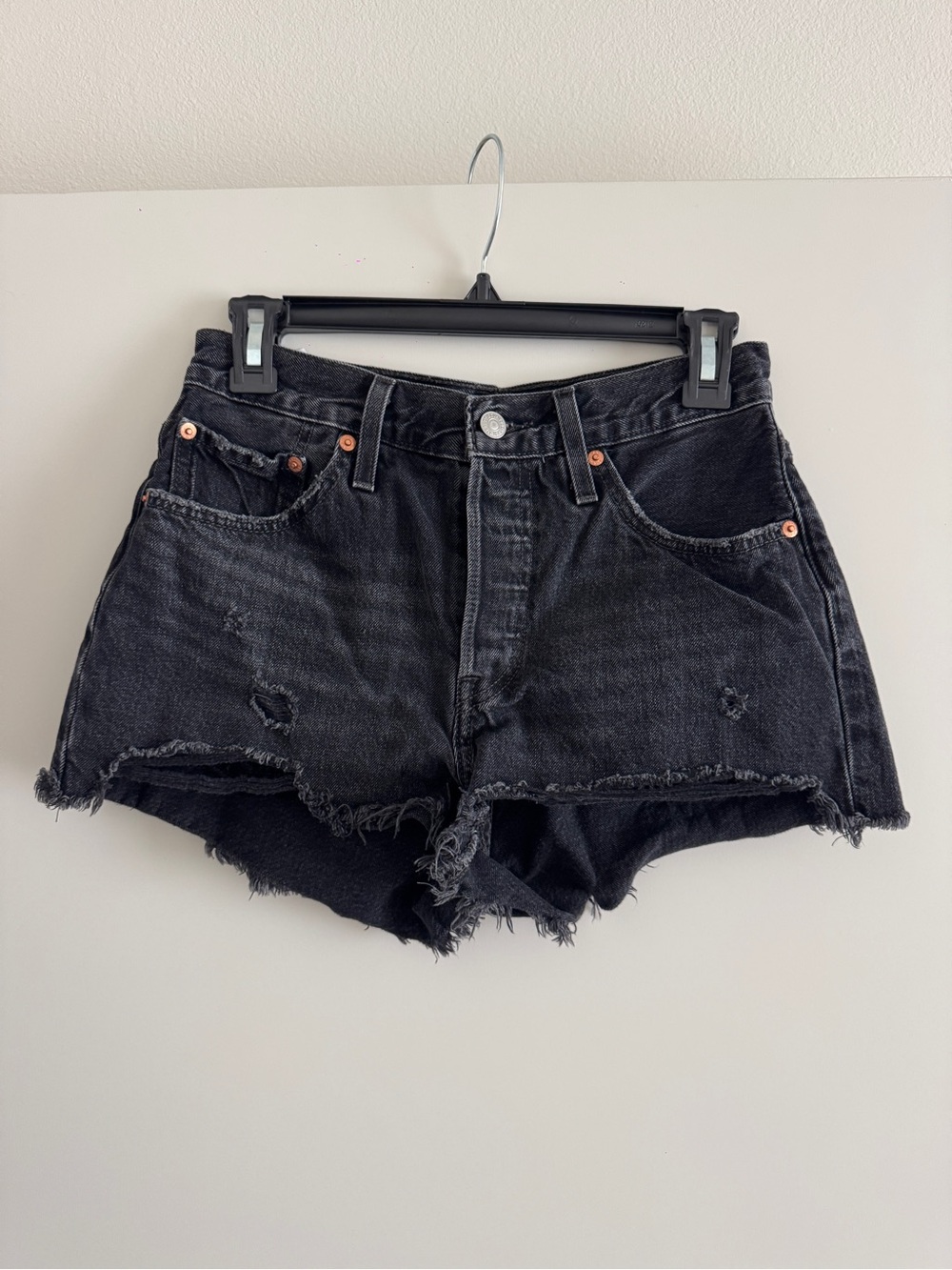 LEVIS / 501 SHORTS / BLACK DENIM / SIZE 27